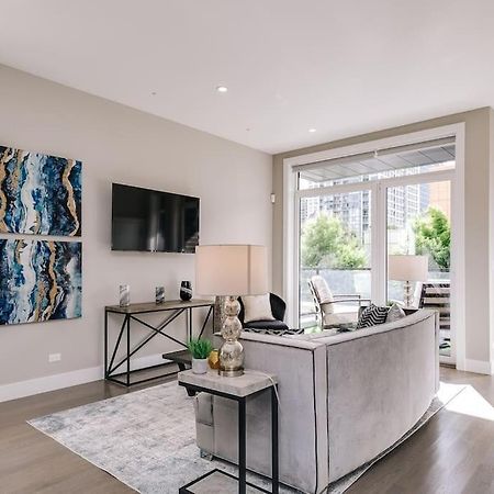 Stunning Duplex Condo #1 - Downtown River North Чикаго Екстер'єр фото
