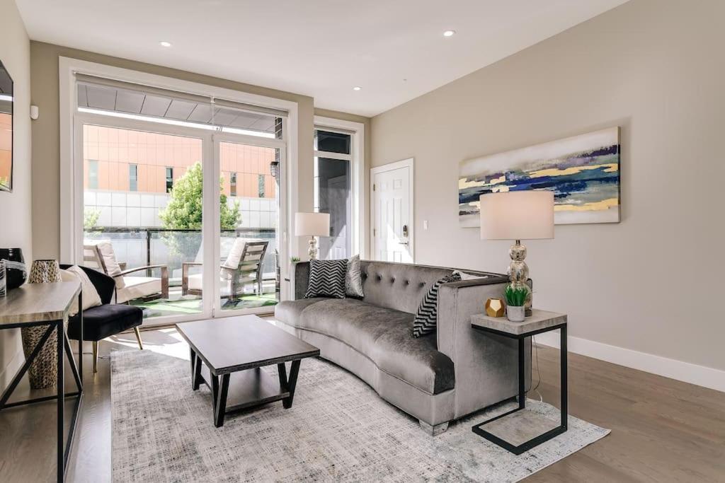 Stunning Duplex Condo #1 - Downtown River North Чикаго Екстер'єр фото