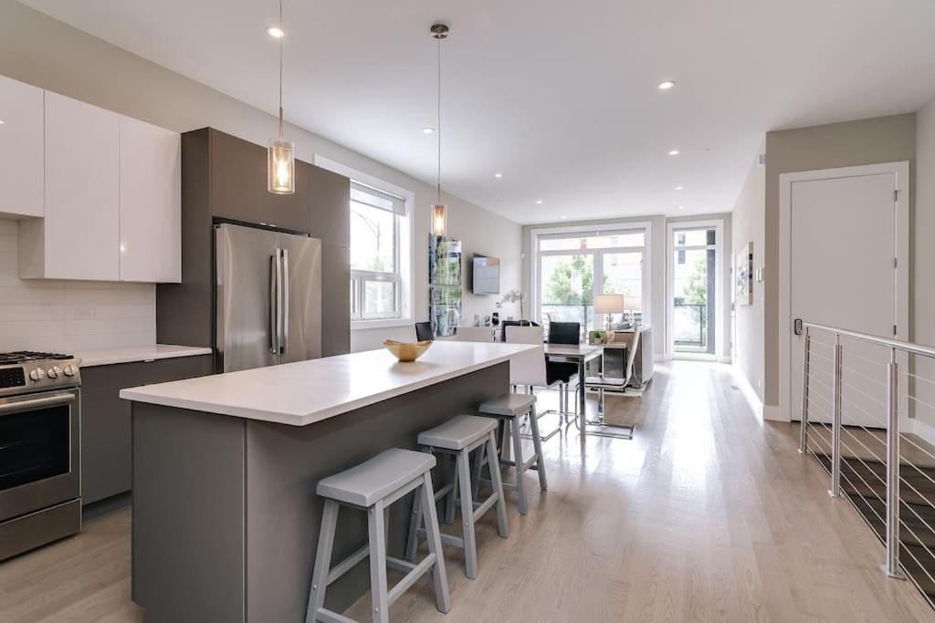 Stunning Duplex Condo #1 - Downtown River North Чикаго Екстер'єр фото