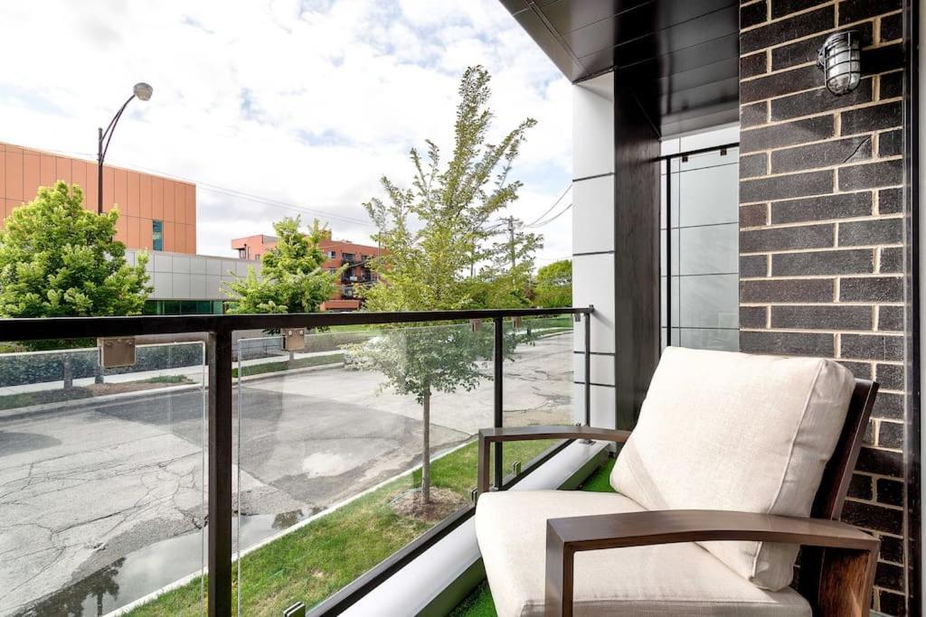 Stunning Duplex Condo #1 - Downtown River North Чикаго Екстер'єр фото